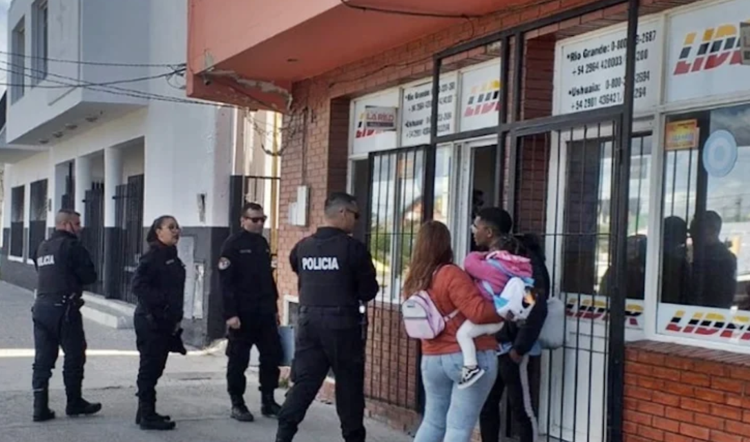 Detenido luego de realizar destrozos en Lider por no dejarlo viajar gratis
