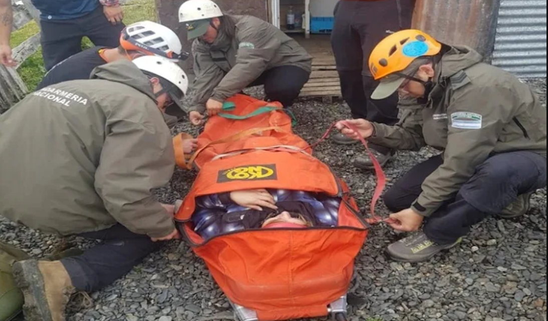 Rescate de una turista de Rio Grande en Estancia Tunel Rescate de una turista de Rio Grande en Estancia Tunel