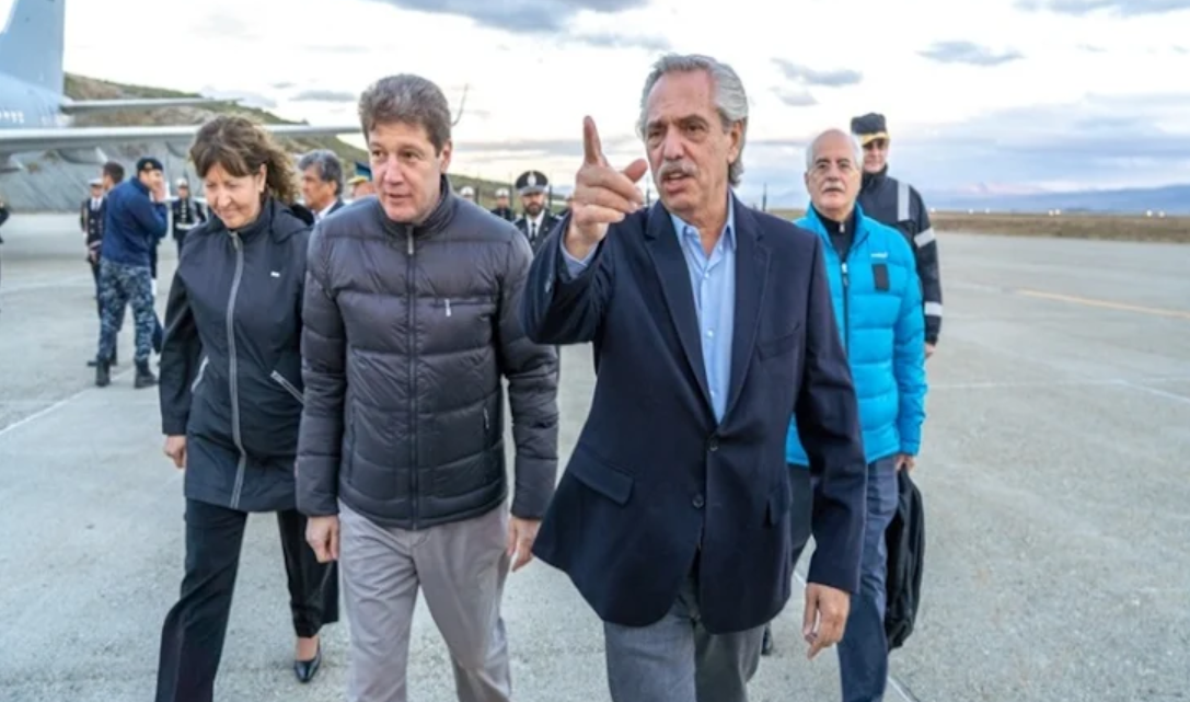Llego el presidente Fernandez para ir a la Antartida e inaugurar edificio de la UNTDF