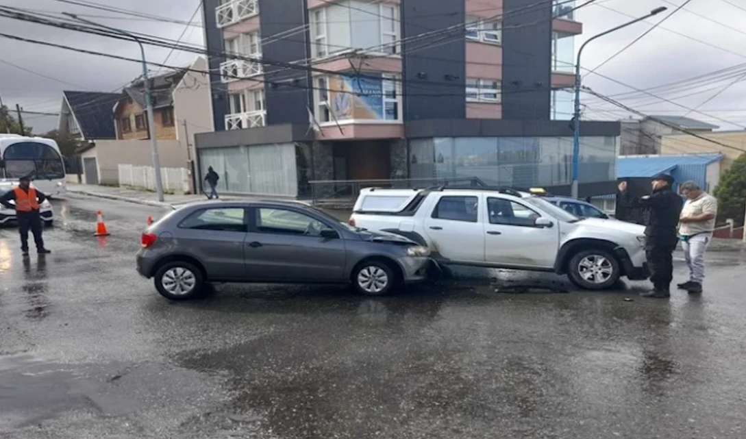 Choque en Paz y Piedrabuena con vehiculo incautado Choque en Paz y Piedrabuena con vehiculo incautado