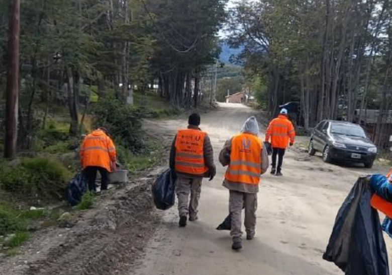 LA MUNICIPALIDAD REALIZO UNA JORNADA DE EMBELLECIMIENTO Y RECOLECCIÓN DE RESIDUOS VOLUMINOSOS