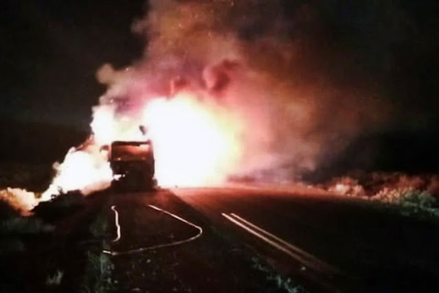 Camion con destino a TDF se incendio en la Ruta 3 a la altura de Caleta Olivia Camion con destino a TDF se incendio en la Ruta 3 a la altura de Caleta Olivia