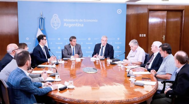 El Gobierno acordó con los colegios privados poner un tope a las cuotas