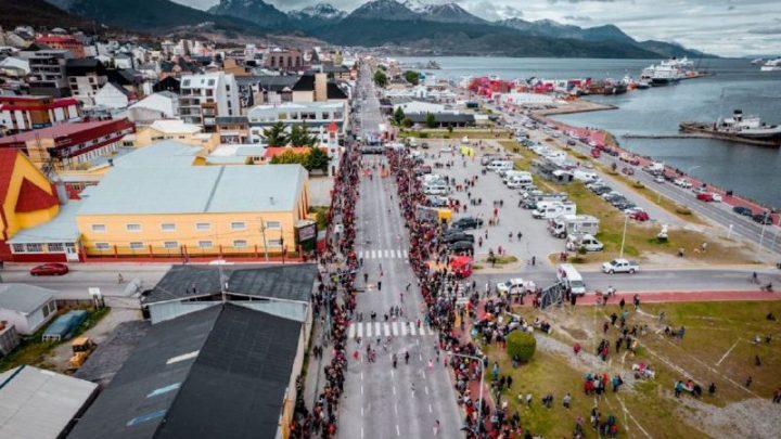 Destacan participación de “miles de vecinos” en actos centrales por Carnaval