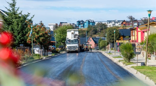 Continúan los trabajos de pavimentación en la ciudad