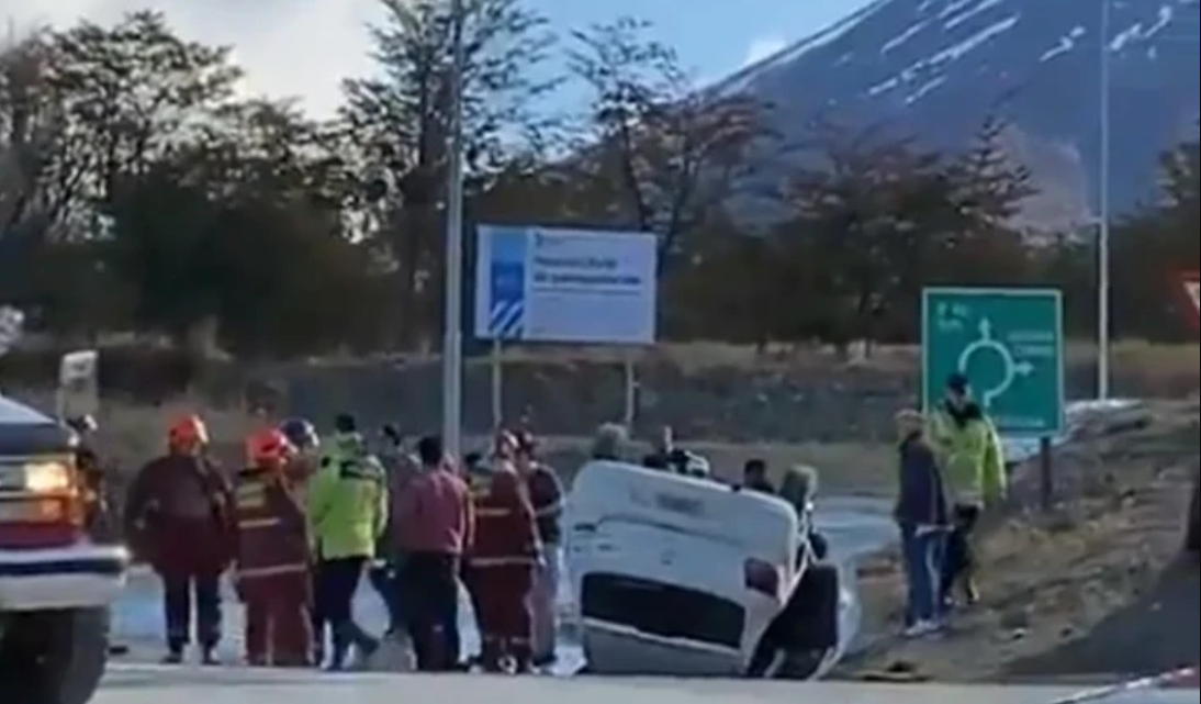 Despiste, vuelco y una persona lesionada en Ushuaia