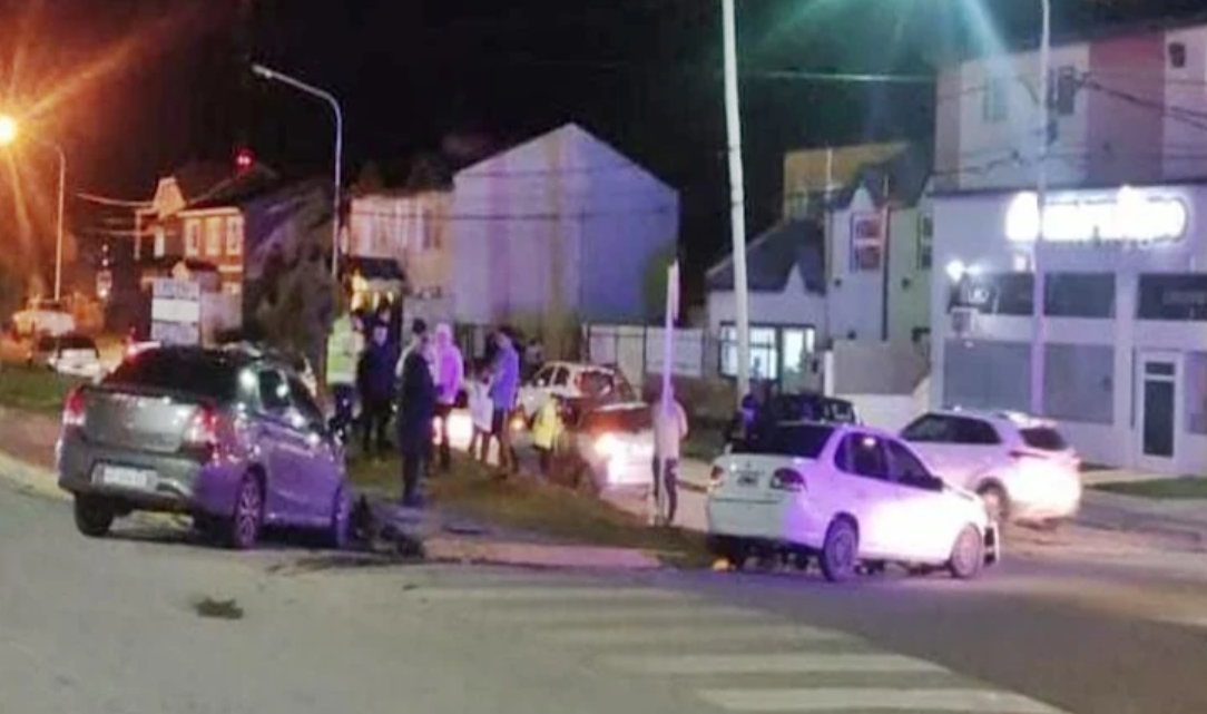 Choque en Ushuaia con 4 personas trasladadas al Hospital