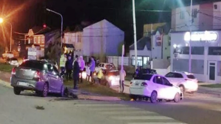 Choque en Ushuaia con 4 personas trasladadas al Hospital