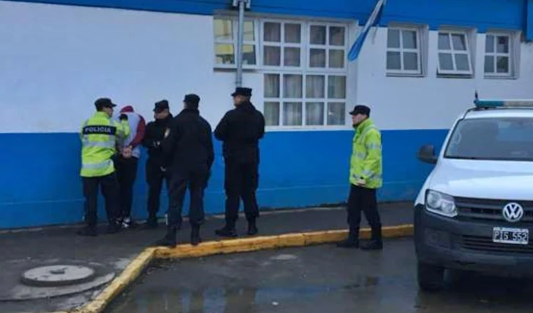 Cuatro detenidos por robo a una escuela Cuatro detenidos por robo a una escuela