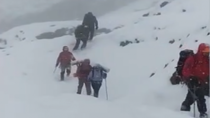 Rescatan por la nevada a dos turistas que estaban acampando