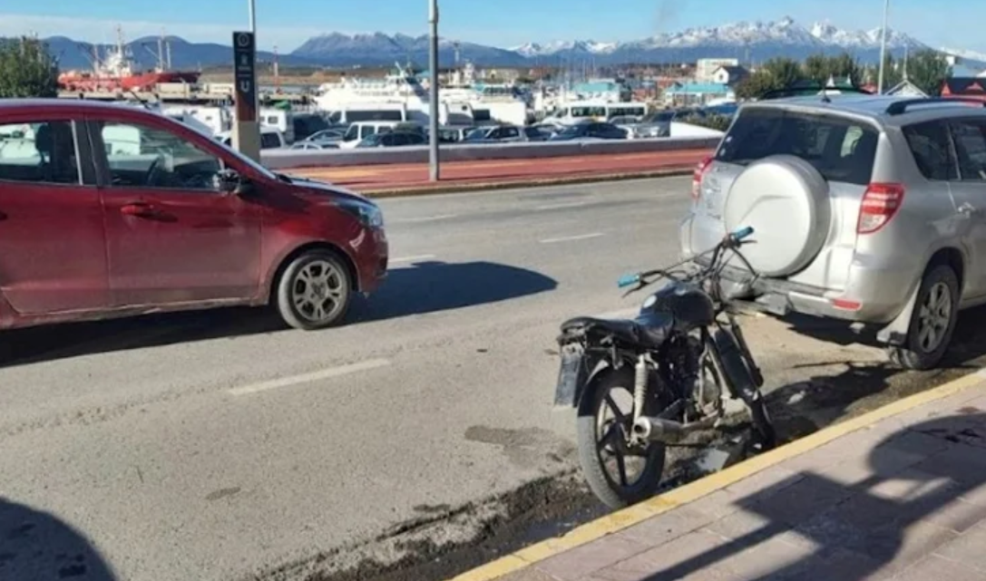 Triple choque en Maipu, motociclista lesionado y denunciado Triple choque en Maipu, motociclista lesionado y denunciado