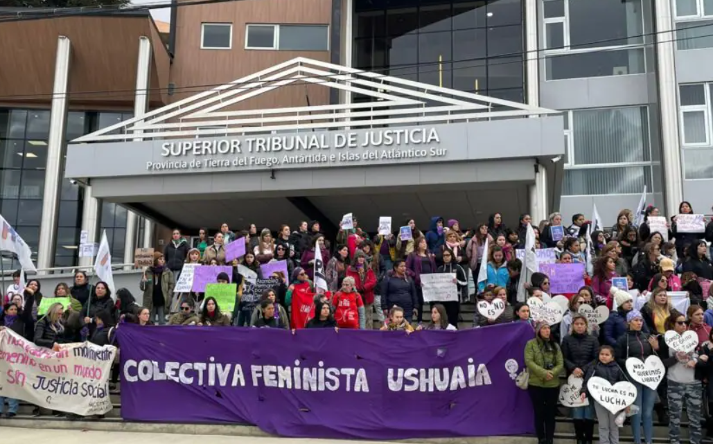 DÍA INTERNACIONAL DE LA MUJER. En Ushuaia hubo una masiva marcha por el 8M DÍA INTERNACIONAL DE LA MUJER. En Ushuaia hubo una masiva marcha por el 8M