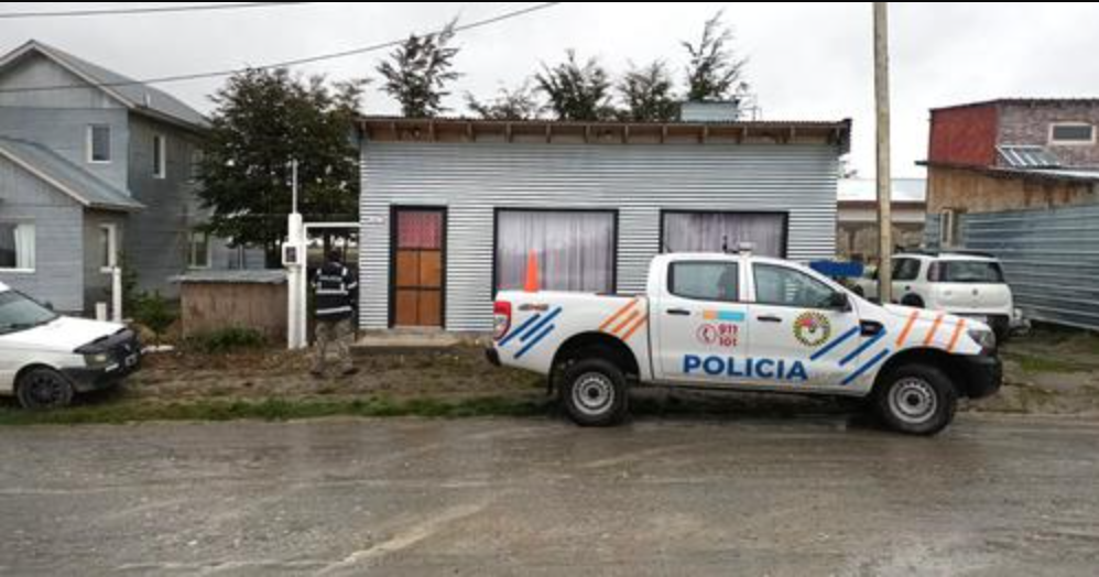 Se redujo a “amenazas” y “hurto” la acusación a 6 docentes y 1 policía de Tolhuin Se redujo a “amenazas” y “hurto” la acusación a 6 docentes y 1 policía de Tolhuin