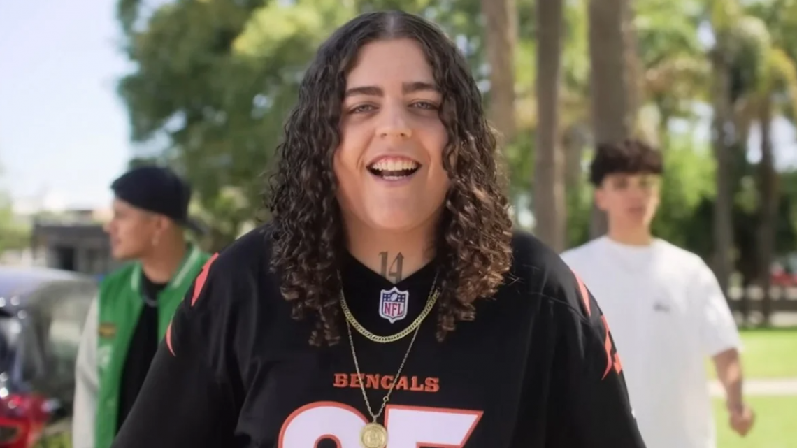 Qué significa “en el Mercho, escuchando Ferxxo”, la canción del verano 2023 que es furor en las redes Qué significa “en el Mercho, escuchando Ferxxo”, la canción del verano 2023 que es furor en las redes