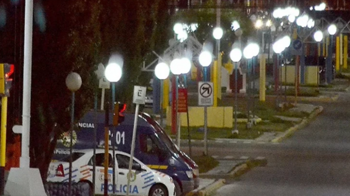 Ladron atrapado luego de romper una vidriera para robar prendar de vestir