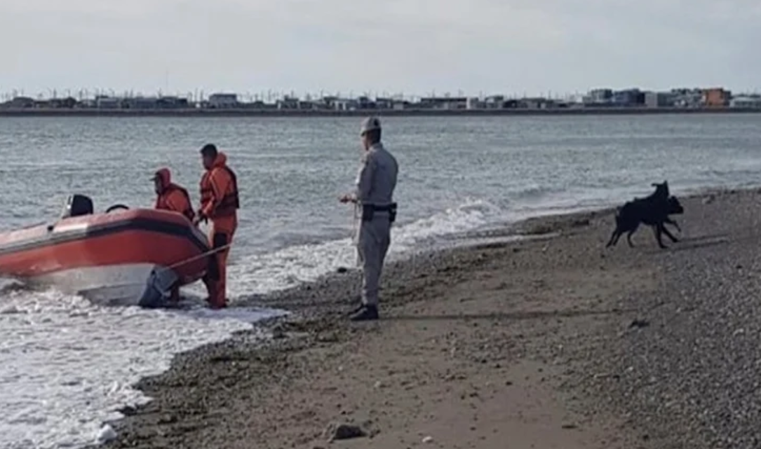 Rescatan a dos perros atrapados por la marea en un islote Rescatan a dos perros atrapados por la marea en un islote