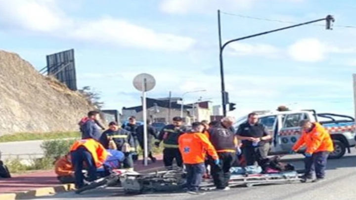 Choque frente al CIEU, dos motociclistas lesionados