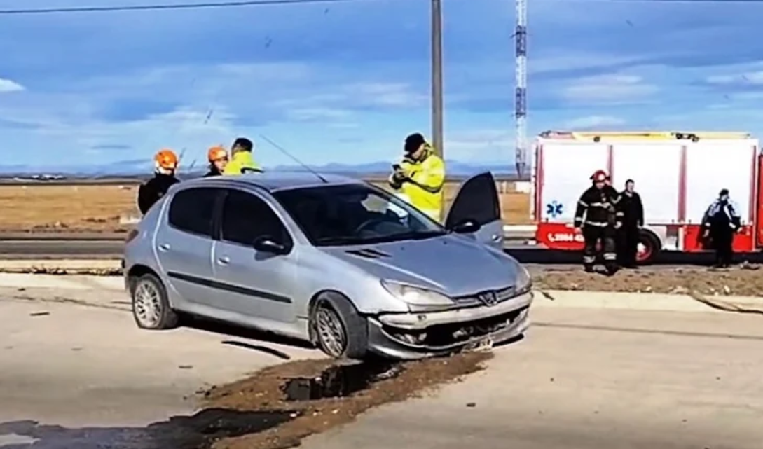 Borracho choco contra el cordón cuneta y termino con el auto incautado