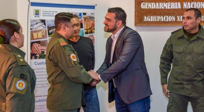 Vuoto suscribió un acta de intención para asignar 20 lotes a personal de Gendarmería Vuoto suscribió un acta de intención para asignar 20 lotes a personal de Gendarmería