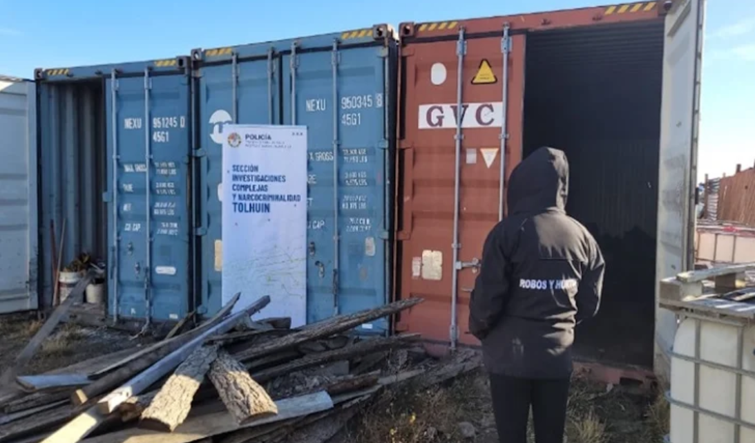 Allanamientos por robo de tres containers, con herramientas Allanamientos por robo de tres containers, con herramientas