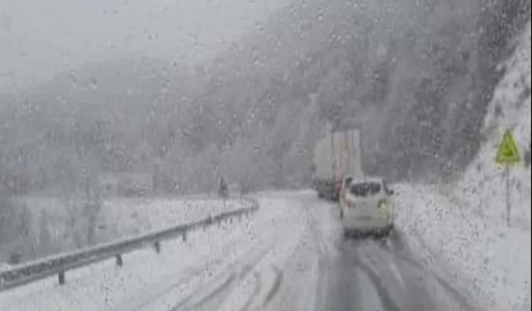 Nieva en la Ruta 3 y piden circular con precaucion