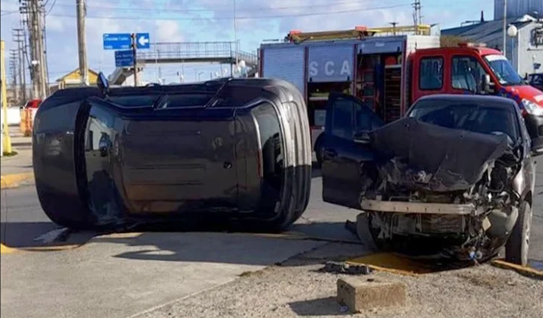 Choque y vuelco, cuatro lesionados