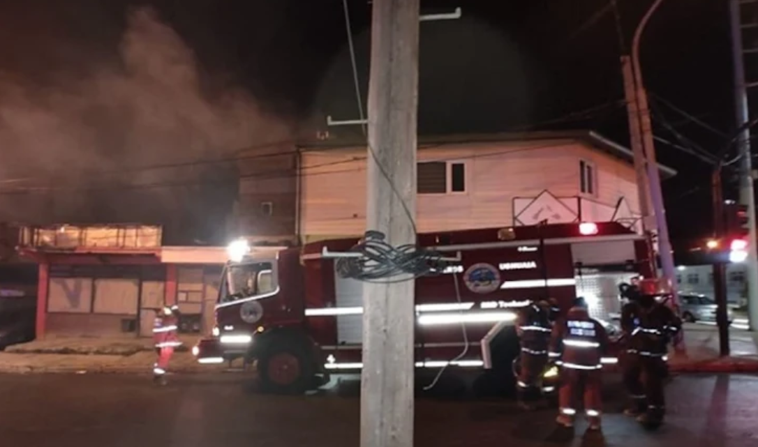 Incendio en panaderia de Magallanes y Darwin en Ushuaia Incendio en panaderia de Magallanes y Darwin en Ushuaia