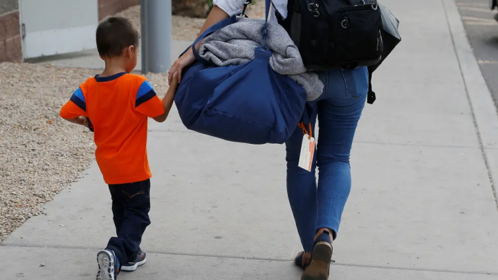 Córdoba: multaron a un padre por no cuidar de su hijo de 8 años y “sobrecargar” a la mamá