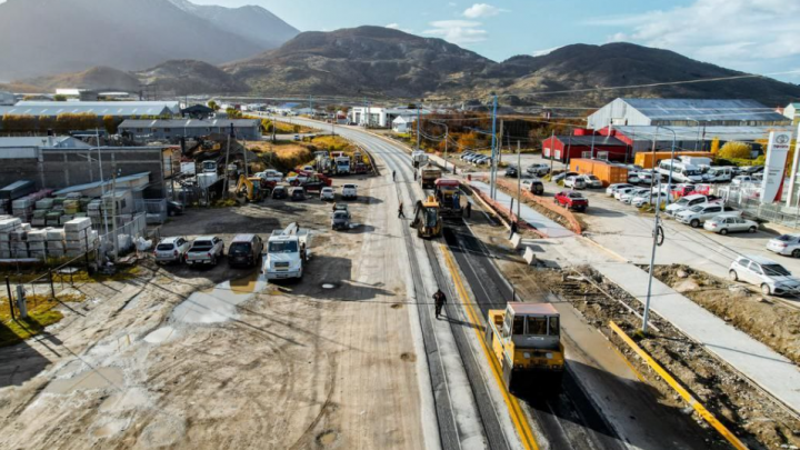EL MUNICIPIO DE USHUAIA Y VIALIDAD NACIONAL TRABAJAN EN EL MEJORAMIENTO DEL INGRESO A LA CIUDAD