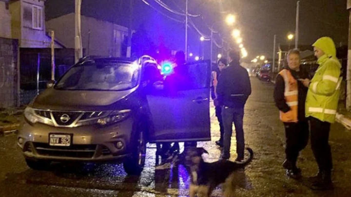 Mujer lesionada al ser atropellada por una camioneta
