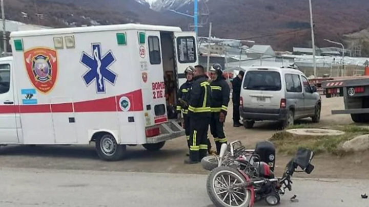Choque y motociclista lesionado en Ushuaia