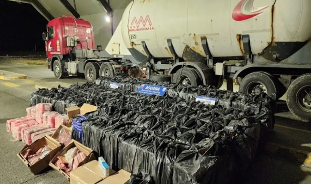 Camionero demorado con 66 mil atados de cigarrillos de contrabando en Chile