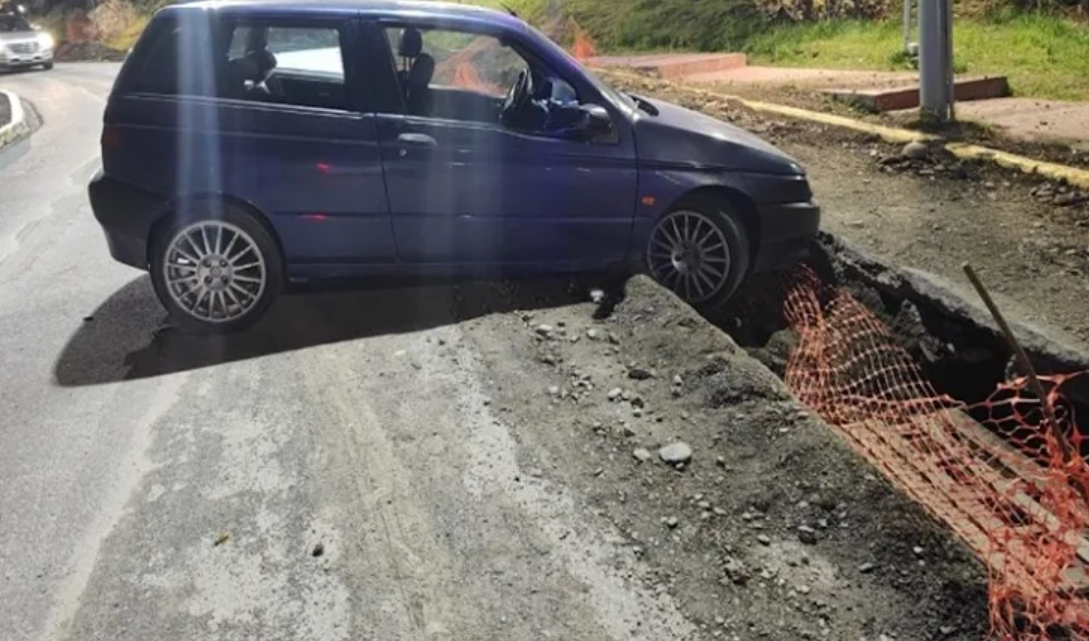 Borracho cayo en la zanja de la obra de la DPOSS frente a la AFIP en Ushuaia