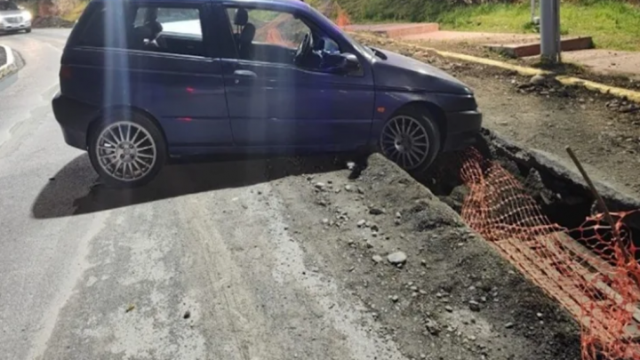 Borracho cayo en la zanja de la obra de la DPOSS frente a la AFIP en Ushuaia