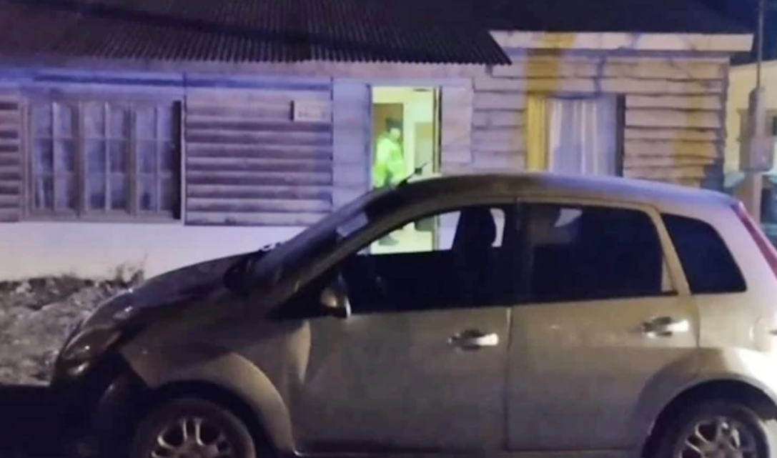 Dos mujeres detenidas por ingresar a la vivienda de su ex y agredirlo Dos mujeres detenidas por ingresar a la vivienda de su ex y agredirlo