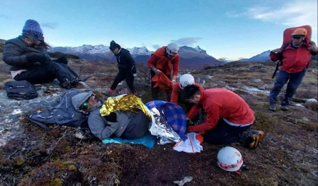 Rescate de una mujer lesionada en Laguna Esmeralda Rescate de una mujer lesionada en Laguna Esmeralda