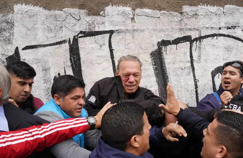 Así fue el momento en el que agredieron a Sergio Berni