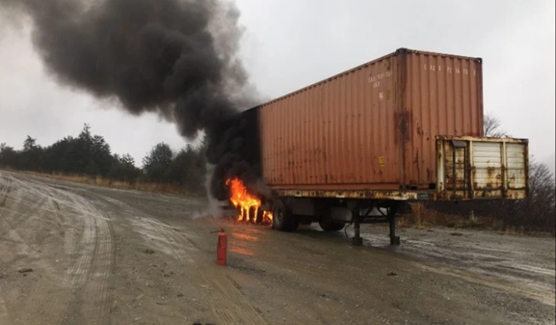 Incendio de un semi en la Ruta 3 Incendio de un semi en la Ruta 3