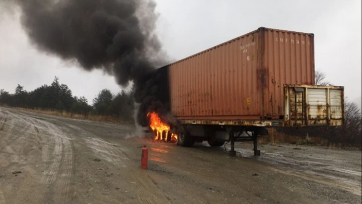 Incendio de un semi en la Ruta 3