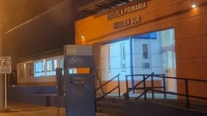 Violento intento de asalto en la puerta de una escuela a una mujer