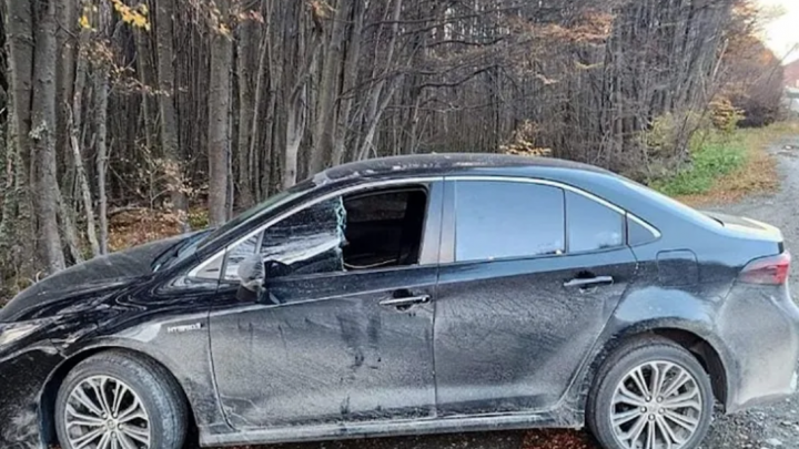 Dejaron el auto en la Ruta 3 para hacer una caminata a Laguna Turquesa y les robaron