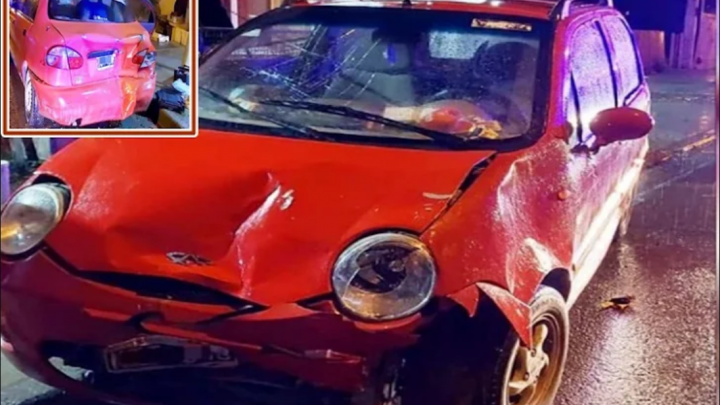 Borracho choco en la madrugada contra vehiculo estacionado