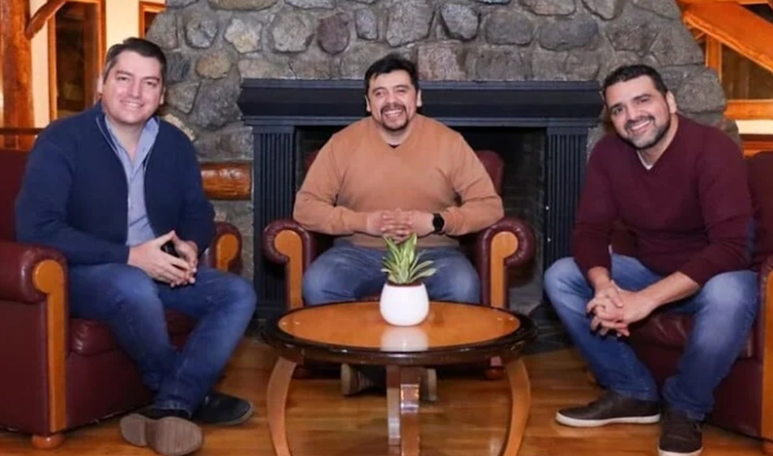 Los tres intendentes se mostraron juntos después del triunfo electoral en TDF