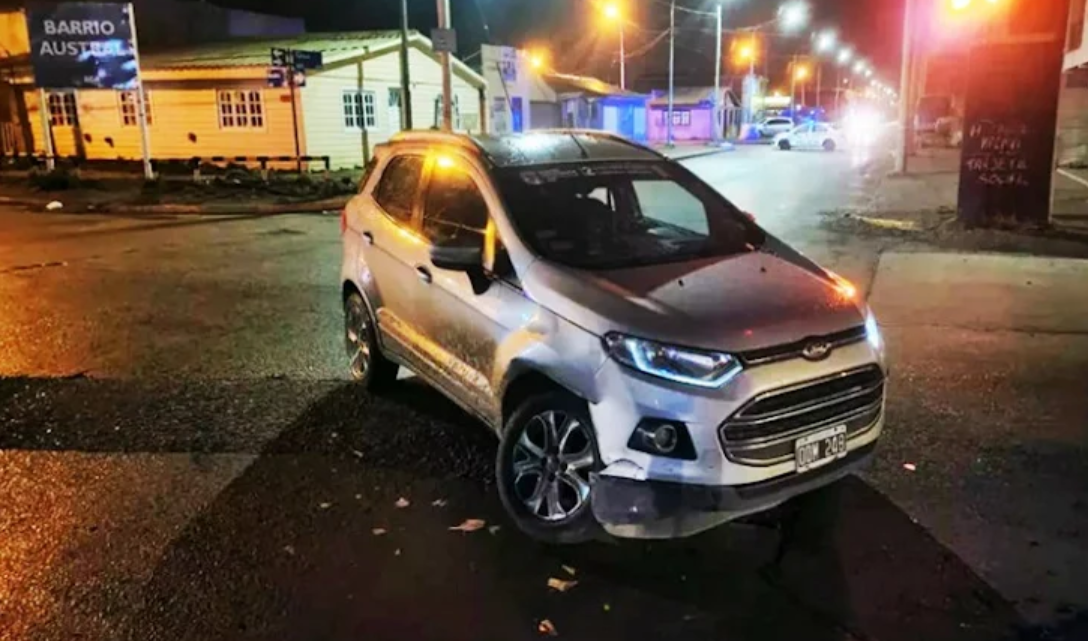 Borracho cruzo en rojo y provoco un choque, fue trasladado al Hospital