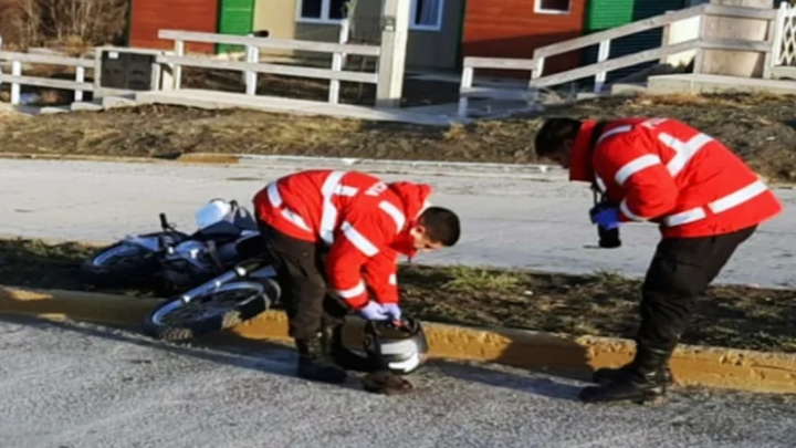 Motociclista lesionado al caerse luego de perder el control por una mala maniobra