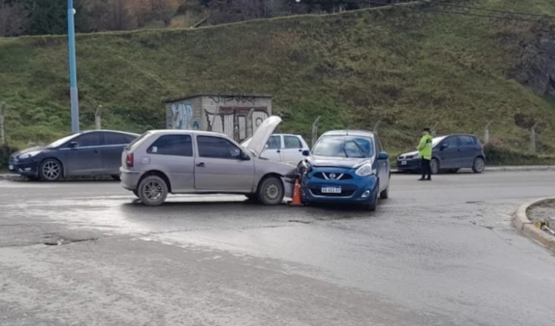 Choque con lesionados en Alem y Lasserre en Ushuaia
