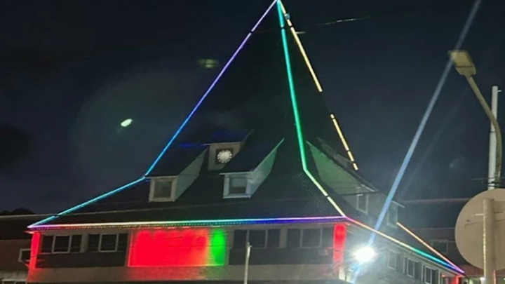 Investigan el pago de 33 millones para iluminar Casa de Gobierno