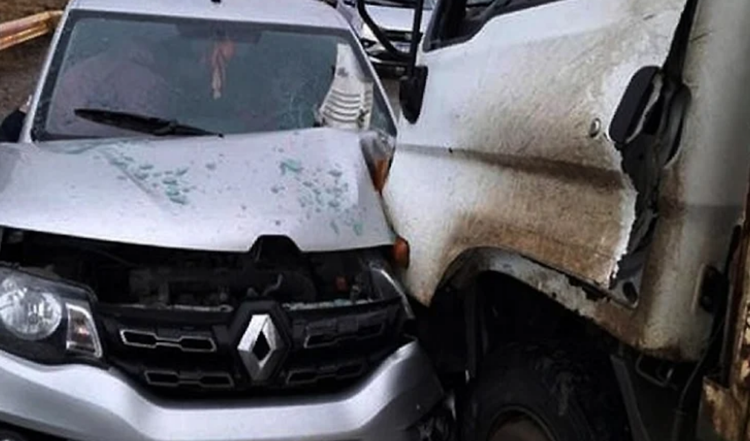 Un choque en la bajada del puente Mosconi, genero caos de transito