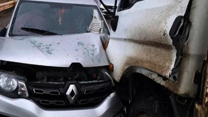 Un choque en la bajada del puente Mosconi, genero caos de transito