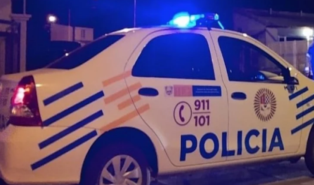 Asaltaron a un taxista en la madrugada, buscan a los dos autores del hecho Asaltaron a un taxista en la madrugada, buscan a los dos autores del hecho